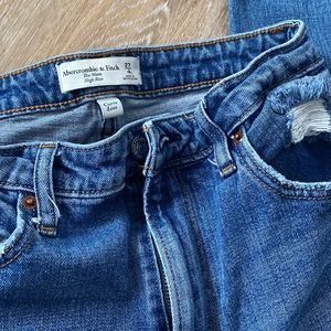 Abercrombie & Fitch The Mom